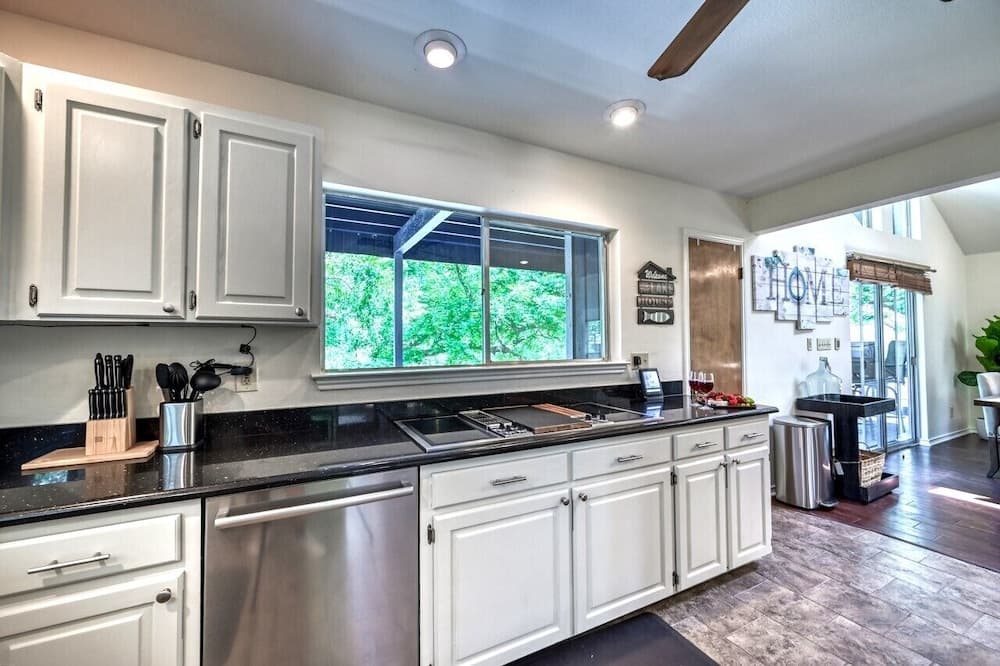 Luxury Riverfront Oasis W/boat Dock-grill-firepit!