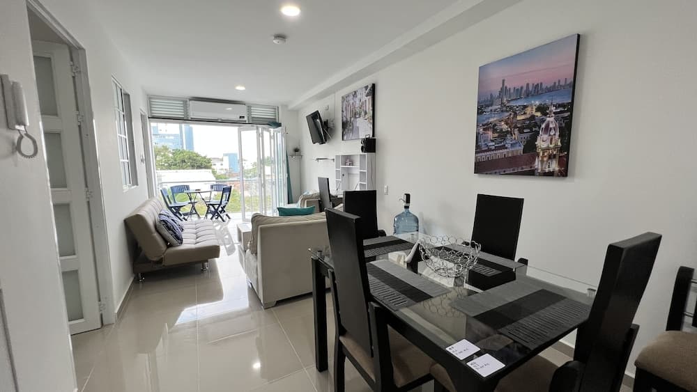 Tequendama & Imbanaco, Amoblado, Apartamento de 2 Dormitorios Con 2 Baños & Piscina