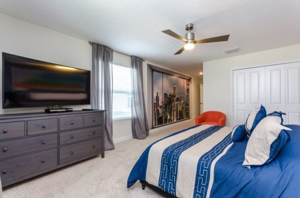 5 Bed Pool Home Multiple Bunks & Game Room! 5 Bedroom Villa by Redawning