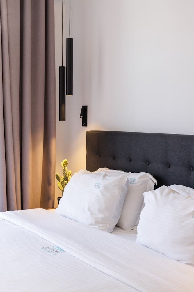 Kentro Luxury Suites