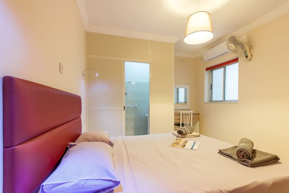 Pool and Sea, charming Merill Apart 5