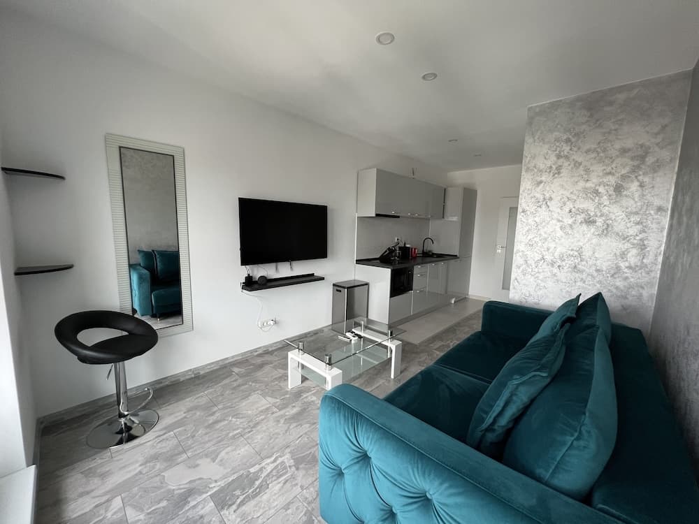 Marvelous 4 Room Penthouse W14-W15