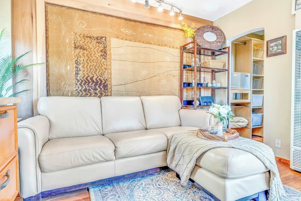 Quaint Carmel - Bungalow Close to Beach