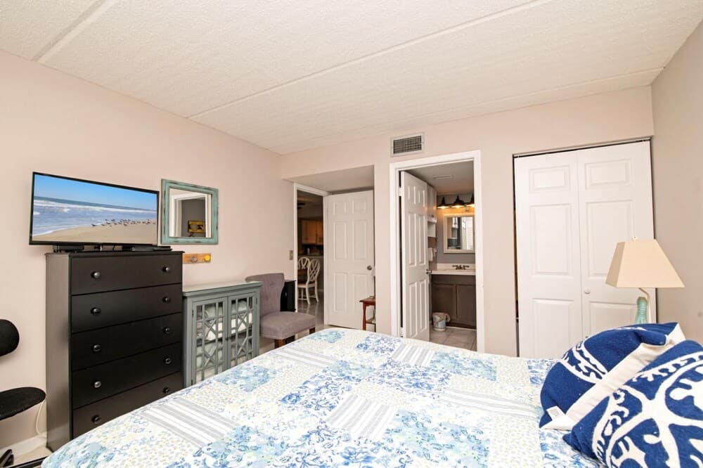 5112 Near Ocean 1st Floor SE