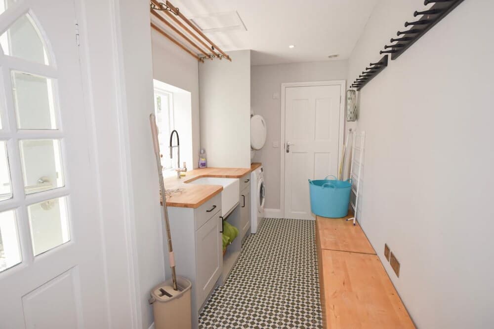 Arden Villa Sleeps 8 Moments From the Golden Sandy Beach of Ryde