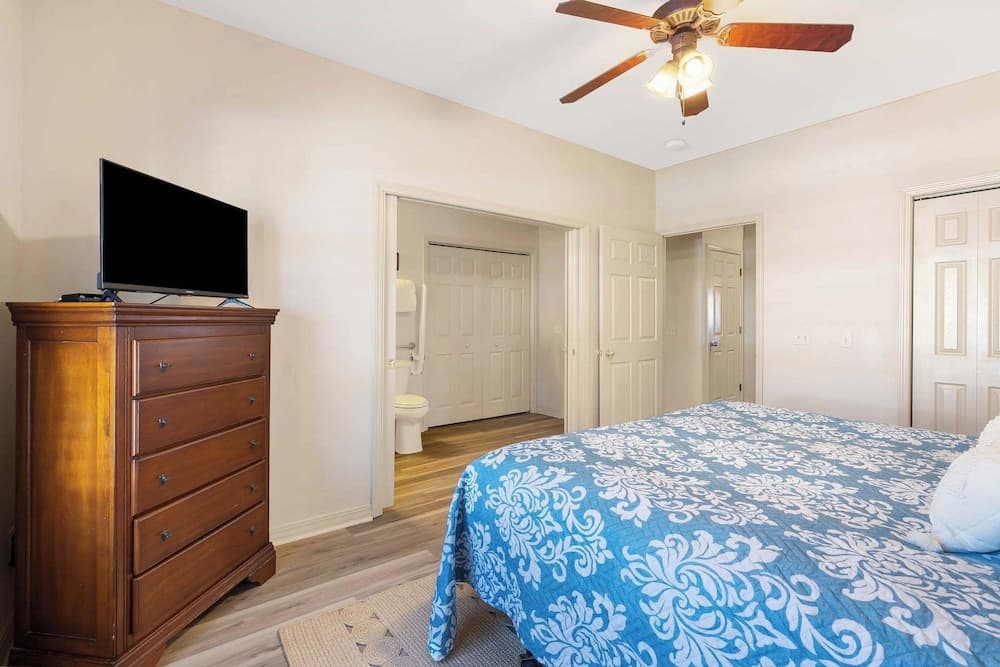 Birdie Lane Beauty - Golf, Pools, Gym, & More!