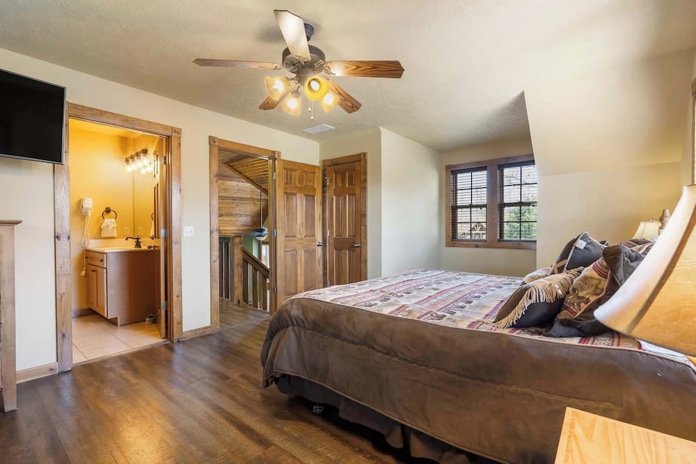 Fox Hollow Family Lodge