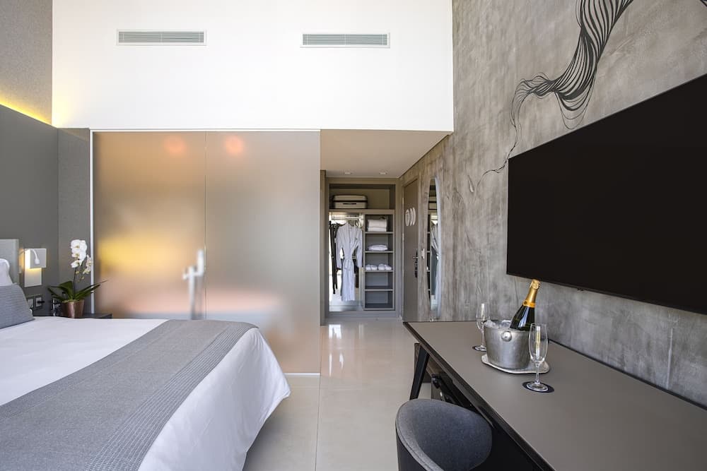 Suryaa Hotel Pinhais, Curio Collection by Hilton