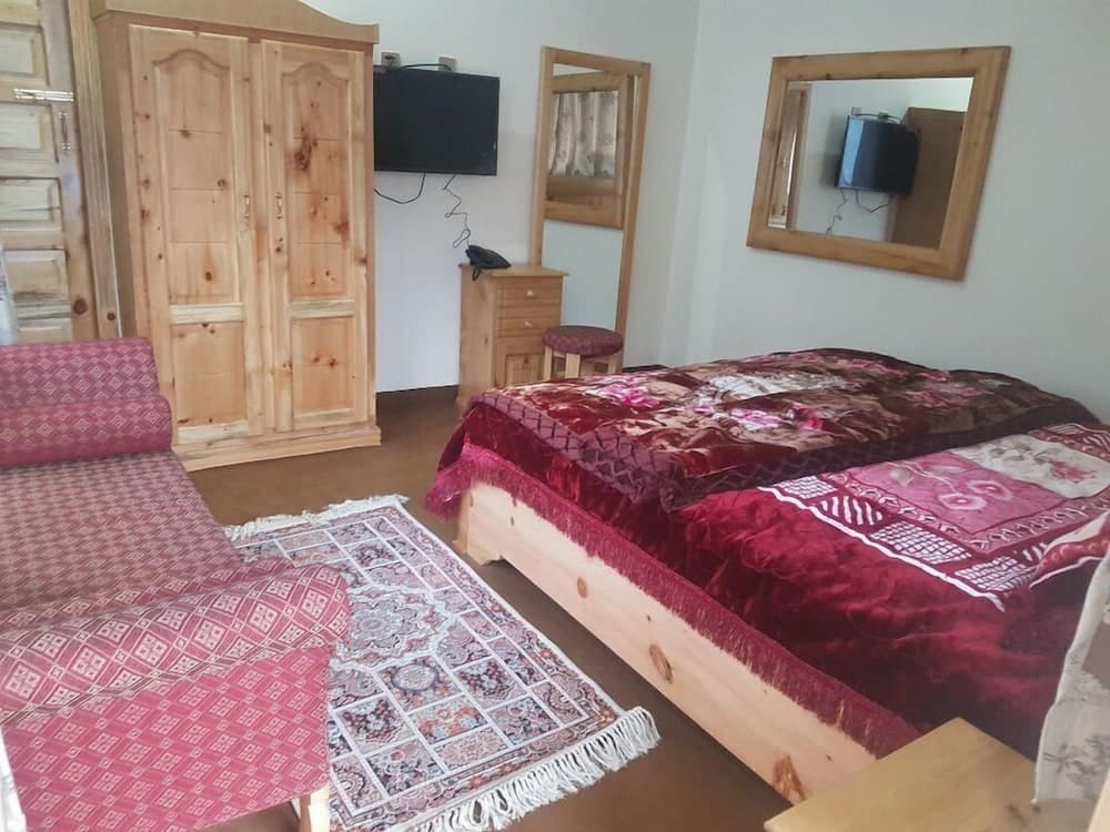 Paradise Hotel And Restaurant