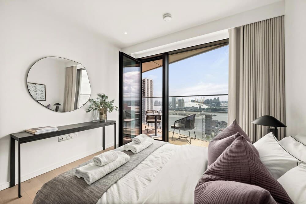 Deluxe two Bedroom Apartment in Londons Canary Wharf