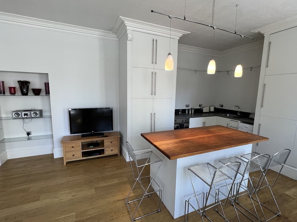 Central 1-bed Apartment in Inverness, Sleeps 4