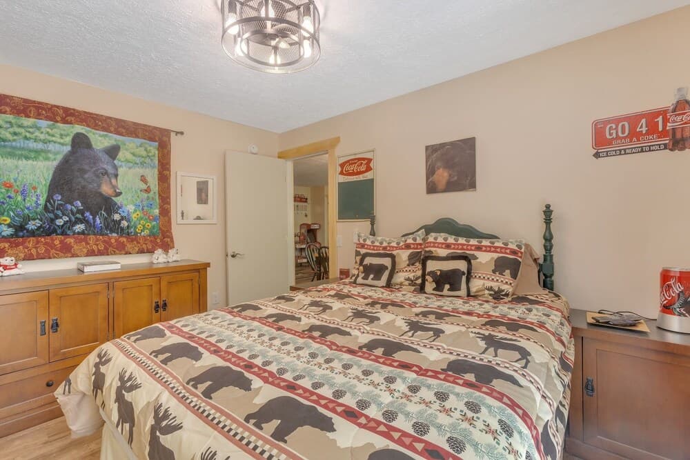 Thirsty Bear Den - Relaxing Pet Friendly Cabin In Gatlinburg 3 Bedroom Home by Redawning