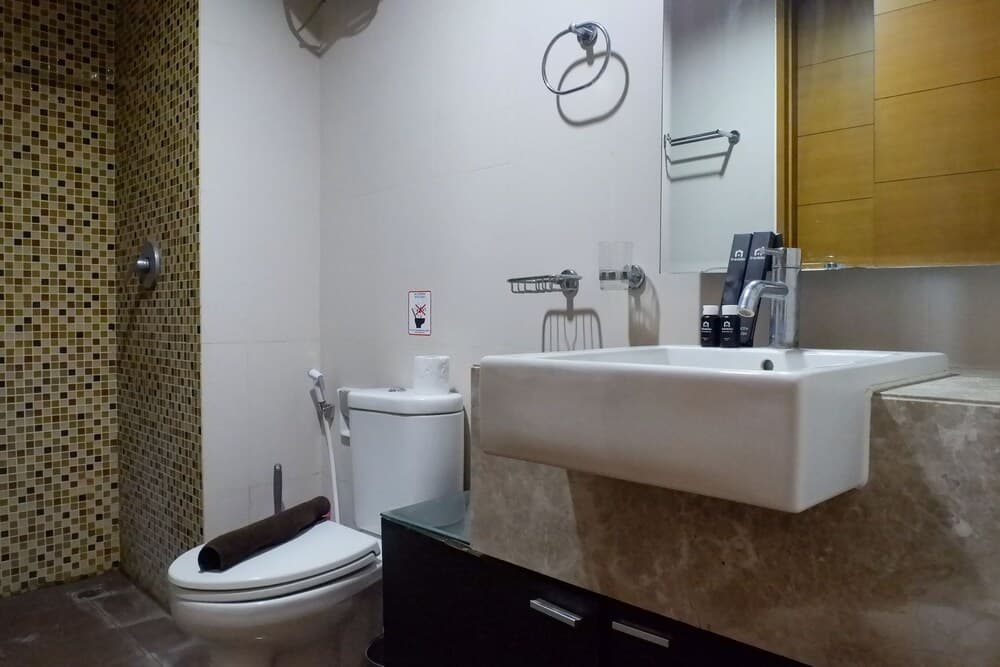 Best View And Strategic 1Br Apartment At Aryaduta Residence