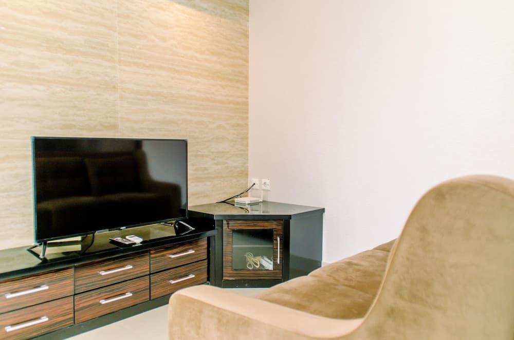 Comfortable And Homey 2Br At Mangga Dua Apartment