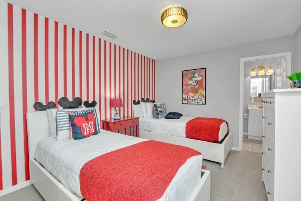 4 Bed Townhome With Private Pool Near Disney! 4 Bedroom Townhouse by Redawning