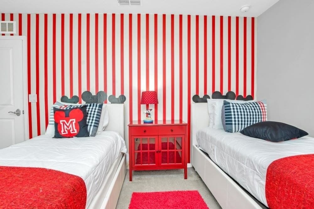 4 Bed Townhome With Private Pool Near Disney! 4 Bedroom Townhouse by Redawning