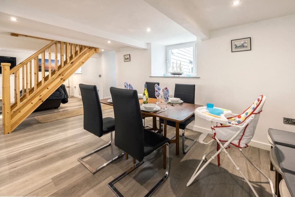 Beach Side House in Beautiful Borth