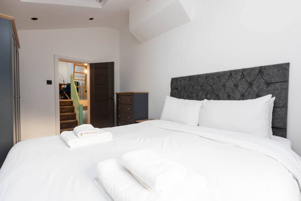 Contemporary 2 Bedroom Apartment on Columbia Road