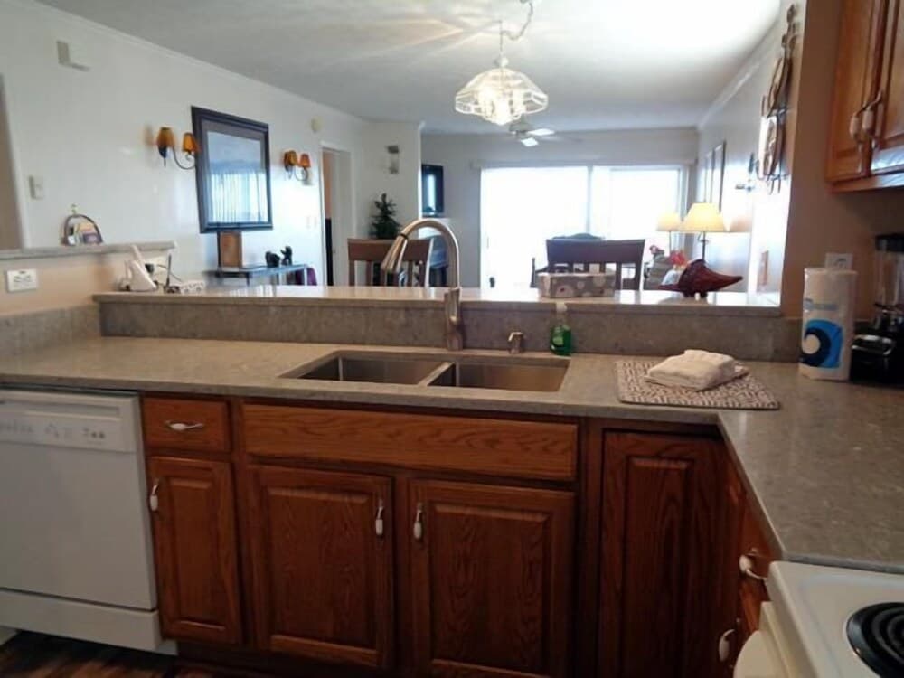 VCI - Southcrest Condominiums #i102