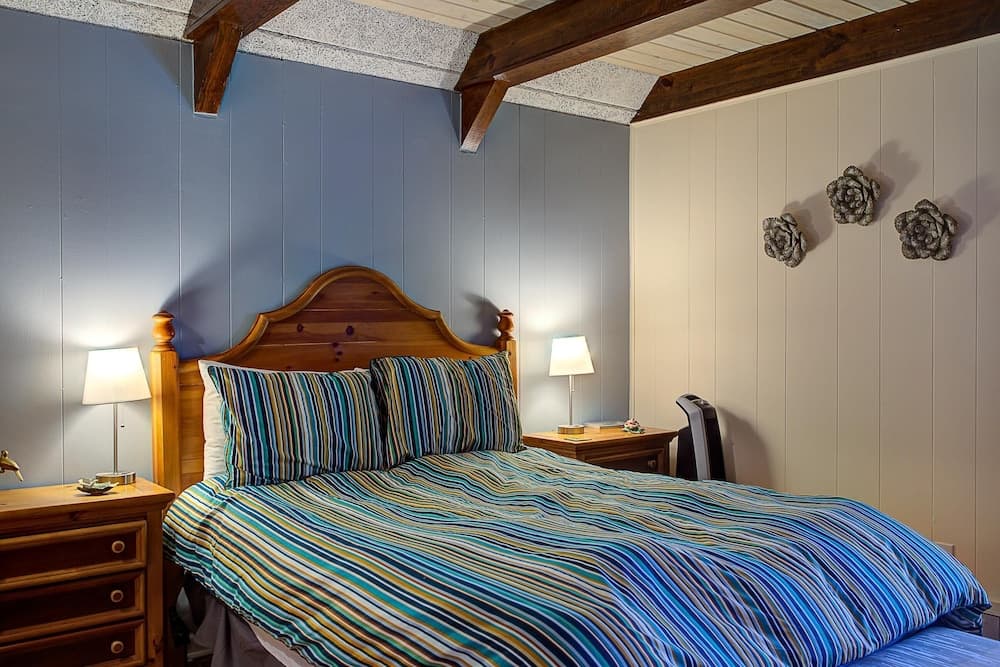 VCI - Tundra Swan Chalet