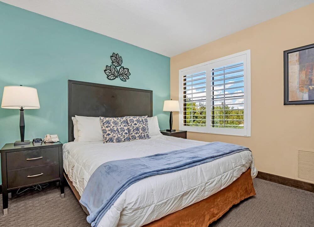 Near Disney - 1BR With King Bed - Pool and Hot Tub