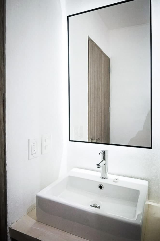 Private Condo in Awesome Complex Pool Rooftop Lounge Walk to 5 Avenida Beach