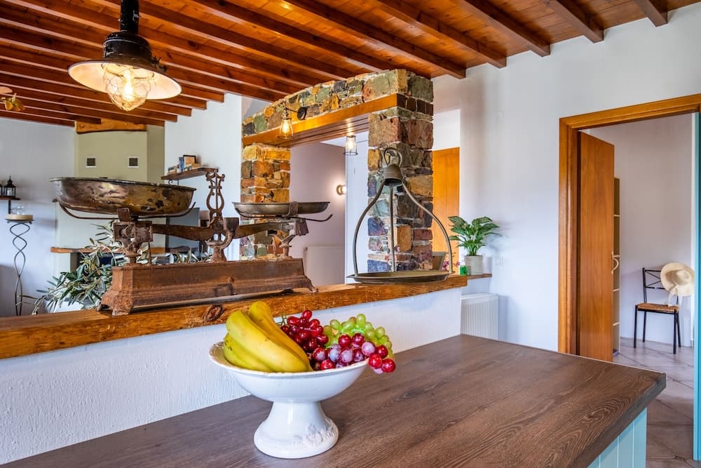 Charming 1-bed House in Stafylos