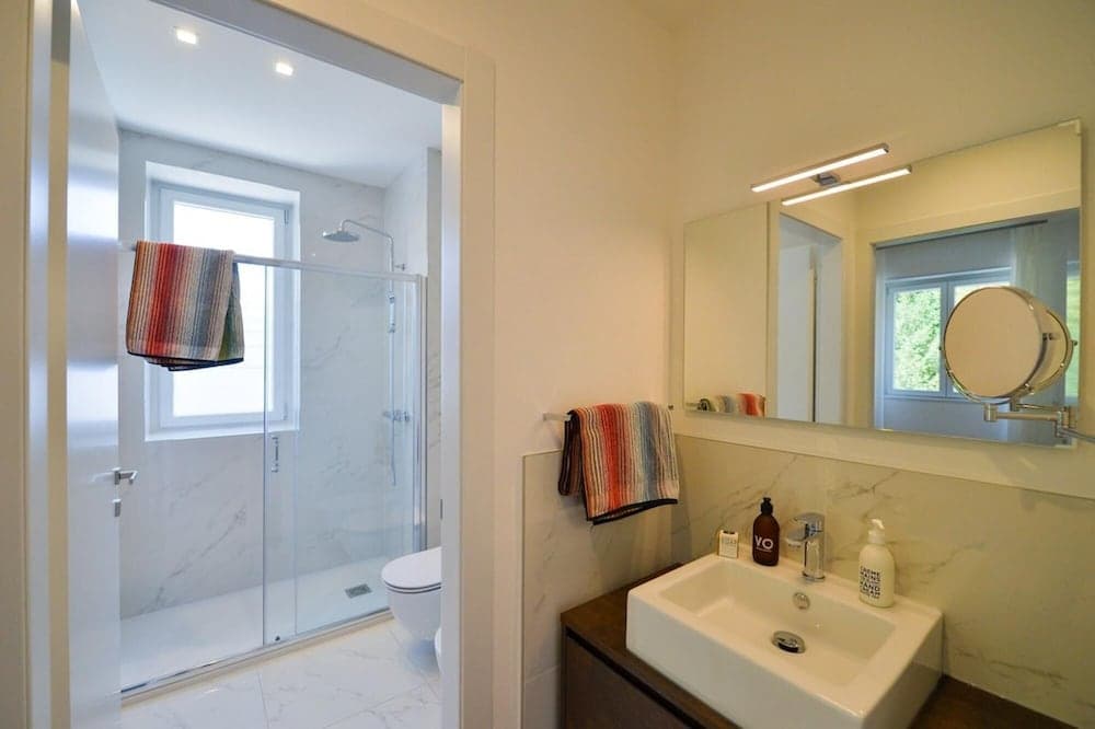 The View - Sky Design Apartment With Terrace Lake View and Pool