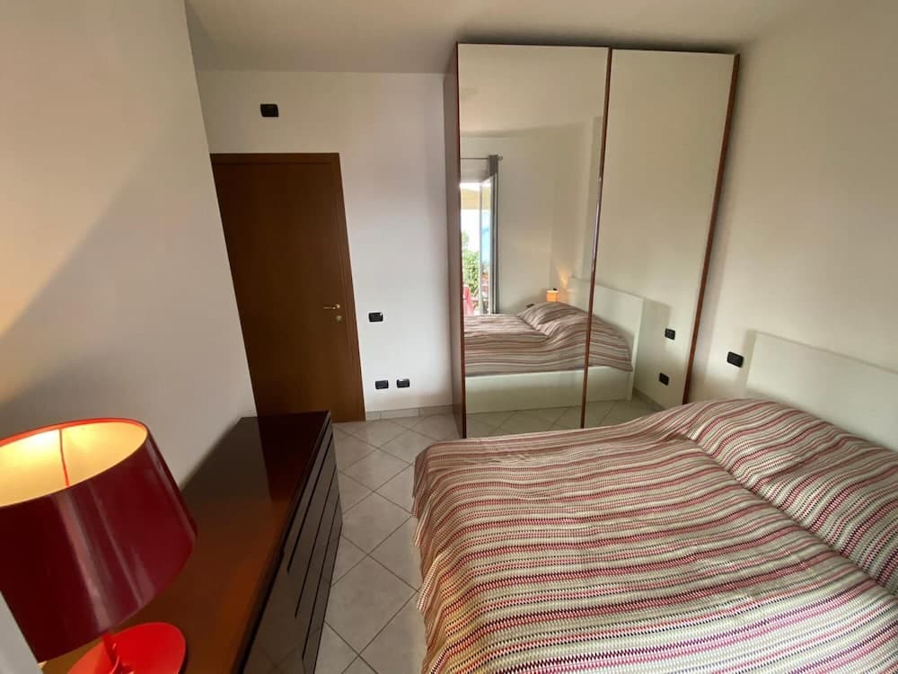 Doris in Ghiffa With 2 Bedrooms and 2 Bathrooms