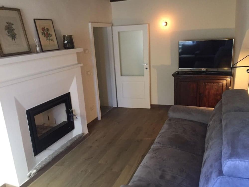 Casa al Vecchio Porto Overlooking the Ancient Port in Cannero Riviera