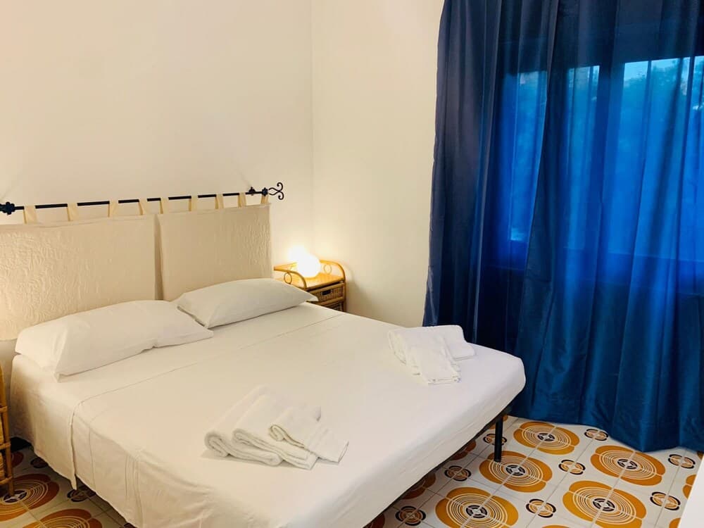 Beachfront Three Room Apartment With Garden Ostrica