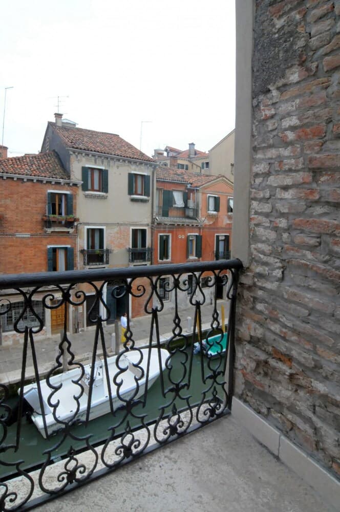 Ca Dell Artista With Balcony and Terrace