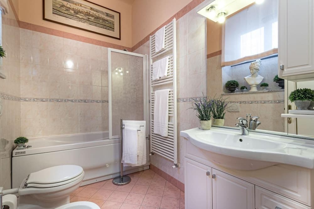 Casa Opera in Lucca With 2 Bedrooms and 2 Bathrooms