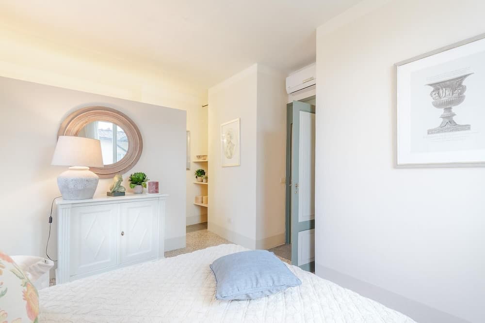 Central Apartment Casa Uccia to Enjoy Panoramic Views of Lucca