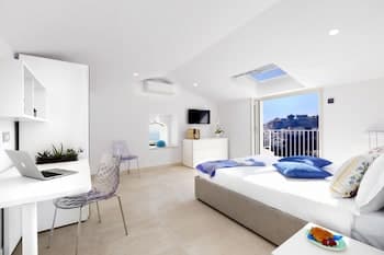 Casa Cristallo With Private Terrace and Sea View