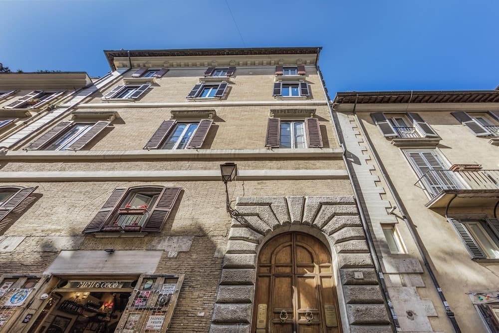 A Prince in Rome Elegant Navona Terrace Apartment