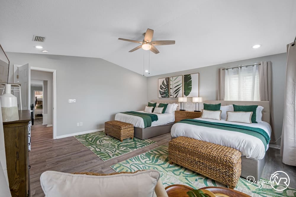 Chic 8BR with Heated Pool & Waterview