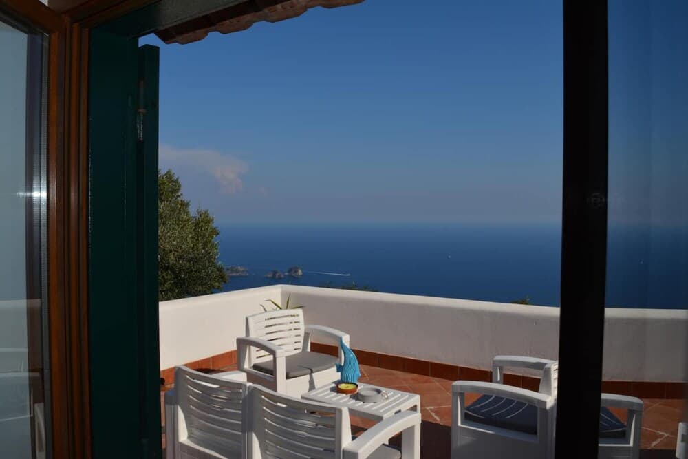 Casa Le Tore Blu With Jacuzzi Sea View and Garden