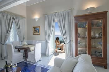 Amore Rentals - Villa Lauro With Heated Jacuzzi Sea View and Gym