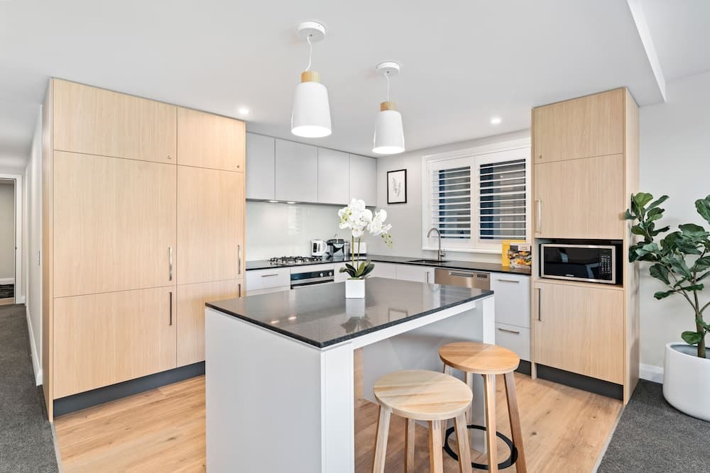 LOVELY 2 BEDROOM APARTMENT WITH INDOOR FIREPLACE