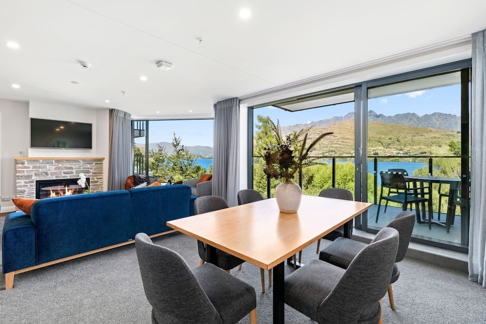 LOVELY 2 BEDROOM APARTMENT WITH INDOOR FIREPLACE