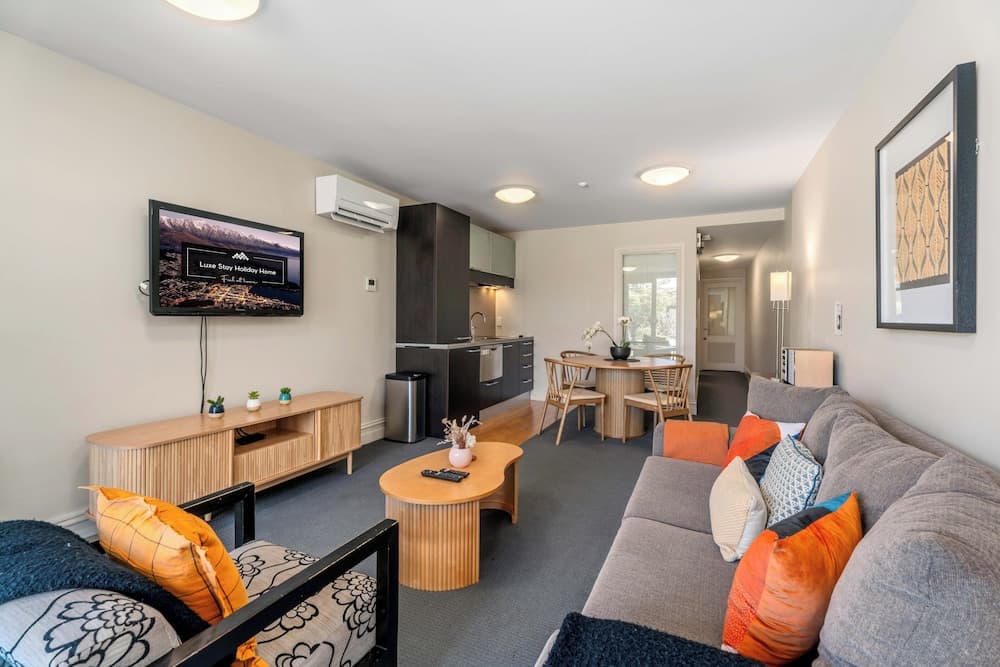 THE BEACON - 2 BEDROOM TOWN CENTER APARTMENT 614