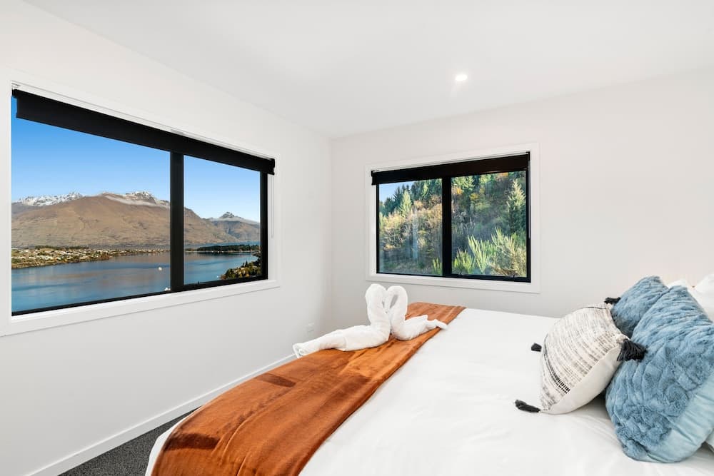 A LUCKIE CHARM - 5-BEDROOM TOWNHOUSE