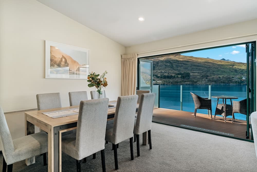 LAKEFRONT LIVING AT REMARKABLES - WEST
