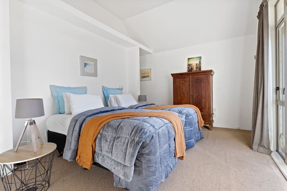 CBD Spacious 3 Storey Terrace House