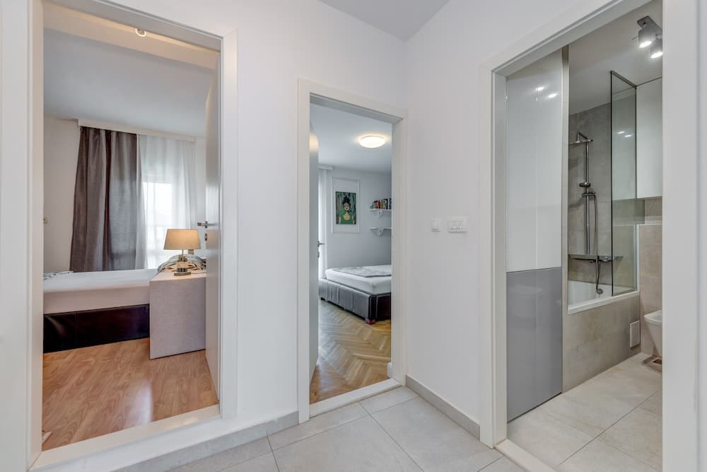 Modern 90 m2 apt With Balcony w the sea View