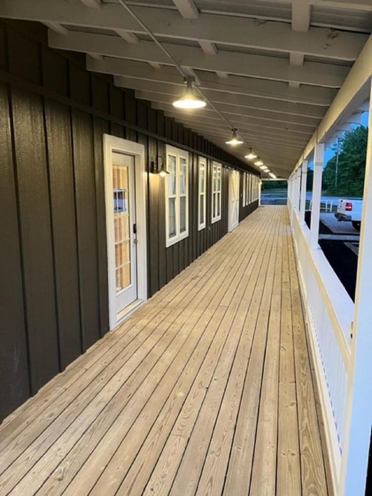 Greeter Falls Lodge Suite 5