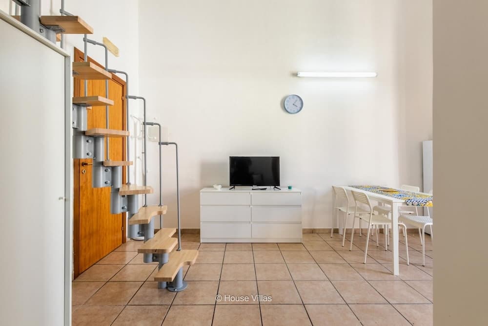 Sr-a522-linn12a1 - Hexagon House