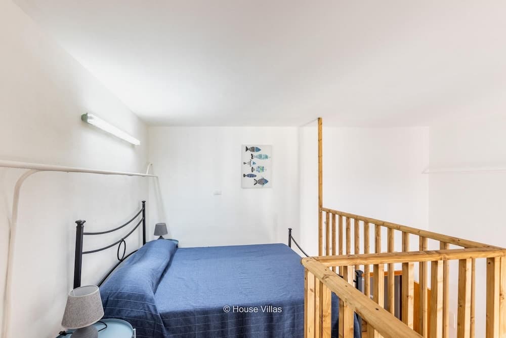 Sr-a522-linn12a1 - Hexagon House