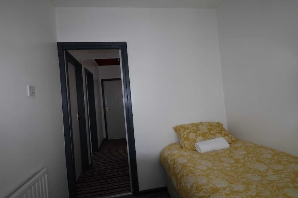 Lovely 4-bed House in Nottingham